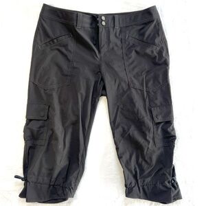 Vintage Athleta Cargo Capris, size 8, black